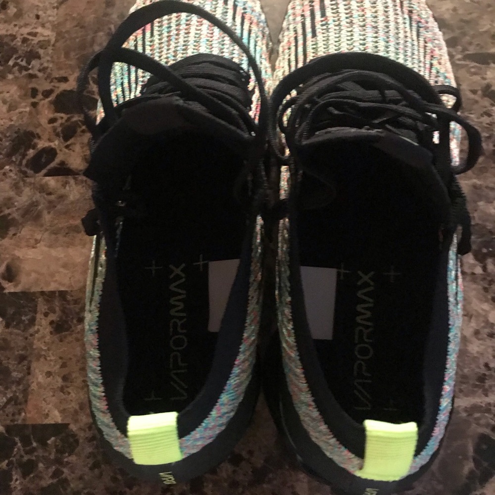 Nike - Picture 4 of 6